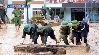 Công an tỉnh Nghệ An: Cùng dân trong tâm lũ