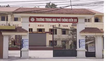 Bí thư Đoàn từ chức, nhân viên bảo vệ xin nghỉ việc trong vụ bạo hành động vật tại trường học