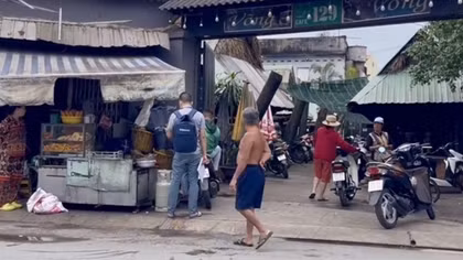 Ghen tuông bồ cũ đi với tình nhân nên cột cửa rồi phóng hỏa phòng trọ
