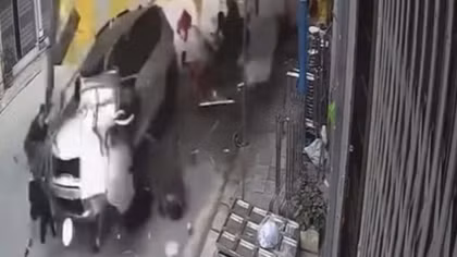 Chánh thanh tra huyện có nồng độ cồn đâm ô tô vào đám tang