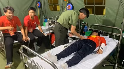 Cấp cứu nhiều người dân gặp sự cố sức khỏe trong buổi tổng hợp luyện lần 2