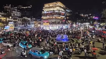CSGT cảnh báo nguy cơ mất ATGT khi tụ tập check-in 'Hàm cá mập'