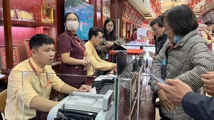 Có nên mua vàng “đón sóng” 100 triệu?