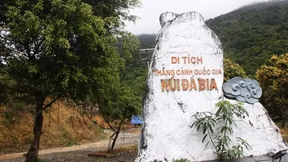 Đá Bia gió núi mây ngàn