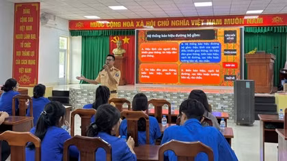 Đa dạng các hình thức tuyên truyền pháp luật giao thông cho lứa tuổi học sinh