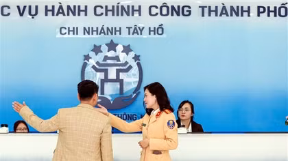 Triển khai điểm hỗ trợ người dân cấp, đổi giấy phép lái xe trực tuyến tại Hà Nội