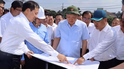 Phó Thủ tướng Thường trực Nguyễn Hòa Bình kiểm tra, chỉ đạo gỡ vướng các dự án tại Đồng Nai