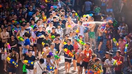 Tái hiện hội hoa đăng Loy Krathong và hoạt động té nước Songkran trong Thai Festival 2025