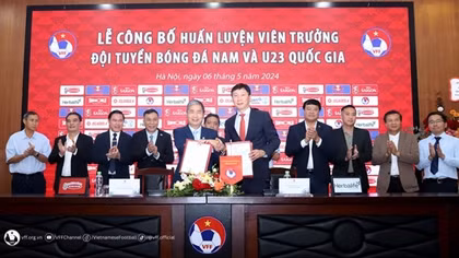 “Vén màn” điều khoản hợp đồng giữa VFF và huấn luyện viên Kim Sang Sik