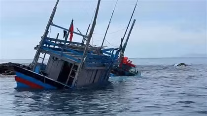 Tàu cá chìm đắm ở vùng biển Trường Sa, 3 ngư dân được cứu nạn, 2 người mất tích