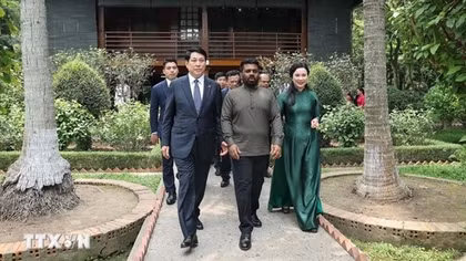 Chủ tịch nước và Tổng thống Sri Lanka thăm Khu di tích Chủ tịch Hồ Chí Minh