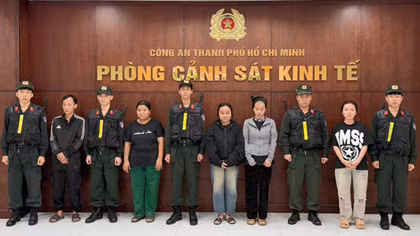 Bắt tạm giam nhóm đối tượng sản xuất dầu gió giả bằng hóa chất