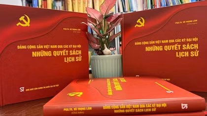 Ra mắt cuốn sách truyền cảm hứng về tinh thần đổi mới không ngừng nghỉ của Đảng