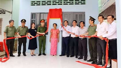 Bàn giao 700 căn nhà tặng các hộ gia đình khó khăn về nhà ở trên địa bàn tỉnh Bạc Liêu
