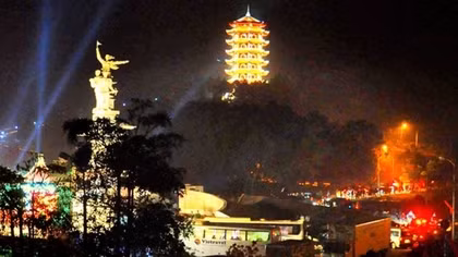 Trăng nơi Đồng Lộc