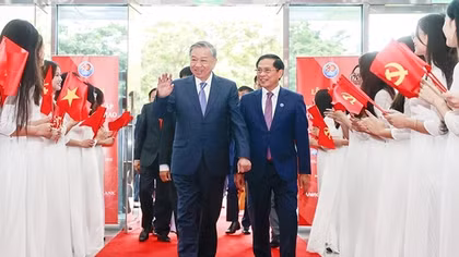 Ngọn đuốc đối ngoại rọi sáng hơn trong kỷ nguyên mới
