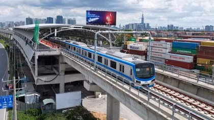 Những chuyến tàu đưa đất nước vào xuân