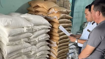 Phát hiện hàng tấn hàng hoá không rõ nguồn gốc, xuất xứ