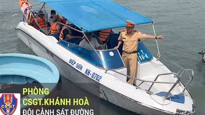 Khánh Hòa kiểm tra đột xuất các tàu du lịch trên vịnh Nha Trang