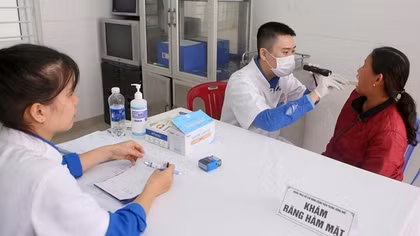 Hơn 1.000 người dân ở vùng lũ lụt TP Huế được khám bệnh, cấp thuốc miễn phí