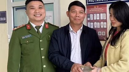 Công an xã giúp người phụ nữ nhanh chóng nhận lại 180 triệu đồng chuyển khoản nhầm
