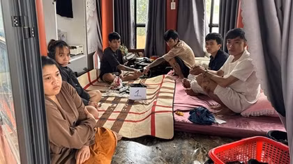 Chủ vắng nhà, 6 nam nữ tổ chức sử dụng ma túy