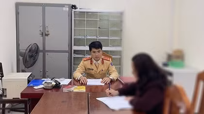 Điều tra vụ hai ông cháu đang xem tivi thì ô tô lao vào giữa nhà