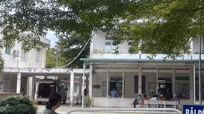 2 người thương vong nghi bị đá từ xe ben rơi trúng