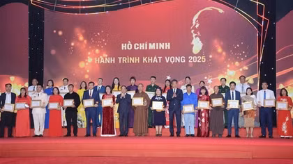 Chuyện chống giặc lửa của chiến sĩ Cảnh sát lay động đêm giao lưu điển hình tiên tiến