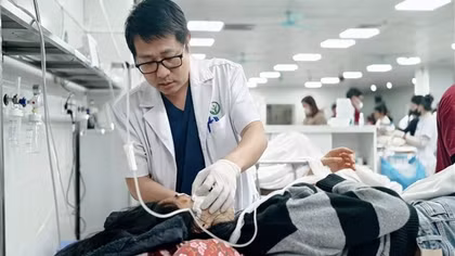Bệnh viện Việt Đức và Bạch Mai tập trung cứu chữa các cho nạn nhân vụ lật xe ở Lào Cai