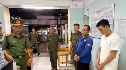 Bắt giam hai đối tượng sản xuất nước uống giả các thương hiệu nổi tiếng