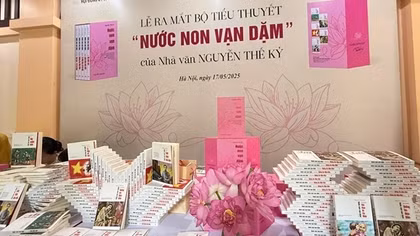 “Nước non vạn dặm” - tiểu thuyết sử thi đặc sắc
