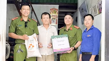Những người con tin yêu của dân