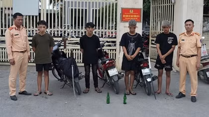 Bắt giữ nhóm thanh niên điều khiển mô tô tháo biển số, mang hung khí náo loạn đường phố