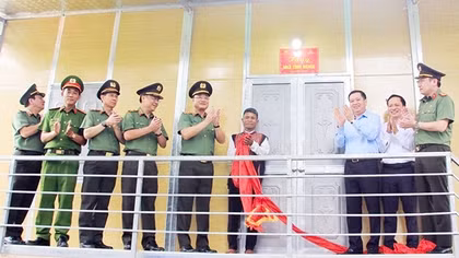 Mái ấm đậm nghĩa tình Công an - Nhân dân