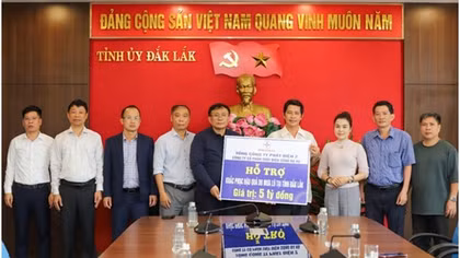 Tổng Công ty Phát điện 2 trao 8 tỷ đồng hỗ trợ tỉnh Đắk Lắk và Gia Lai khắc phục hậu quả thiên tai