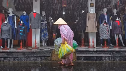 Mưa to khắp miền Bắc, dồn dập về chiều tối