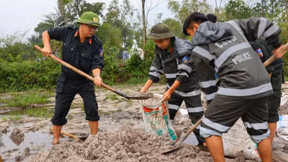 Bộ Tư lệnh Cảnh sát cơ động huy động tối đa lực lượng hỗ trợ nhân dân vùng lũ miền Trung