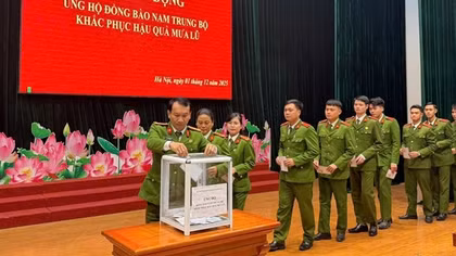 Trường Cao đẳng CSND I ủng hộ đồng bào Nam Trung Bộ bị thiệt hại do mưa lũ 653 triệu đồng