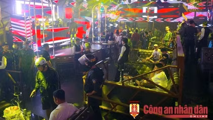 Đột kích quán bar lớn nhất Phú Quốc, tạm giữ hình sự 2 đối tượng tổ chức sử dụng ma tuý