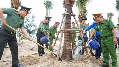 Công an Đà Nẵng hưởng ứng phong trào “Tết trồng cây đời đời nhớ ơn Bác Hồ”