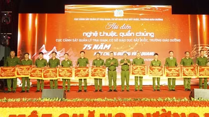 Sôi nổi Hội diễn nghệ thuật quần chúng lực lượng Cảnh sát quản lý trại giam