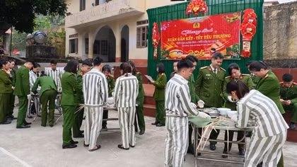 Trại tạm giam Công an tỉnh Cao Bằng tổ chức chương trình “Xuân gắn kết - Tết yêu thương” 2025