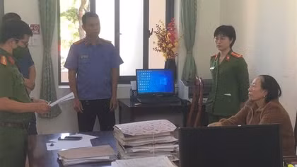 Ngang nhiên hủy hoại tài sản và chiếm đoạt gần 800 triệu đồng