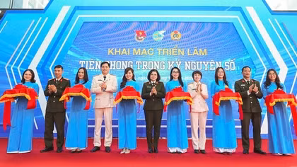 Khai mạc Triển lãm “Tiên phong trong kỷ nguyên số” và Triển lãm ảnh “Tự hào vững tin theo Đảng”