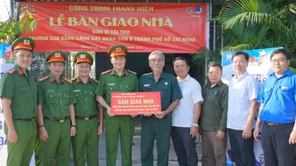 Cao đẳng CSND II bàn giao 6 căn nhà cho các hộ dân nghèo vùng biên