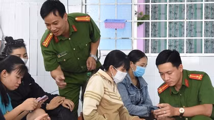 Công an các tỉnh lấy ý kiến nhân dân về dự thảo sửa đổi Hiến pháp năm 2013
