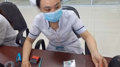 Người dân đi khám bệnh cần lưu ý gì khi dừng cấp thẻ bảo hiểm y tế giấy?