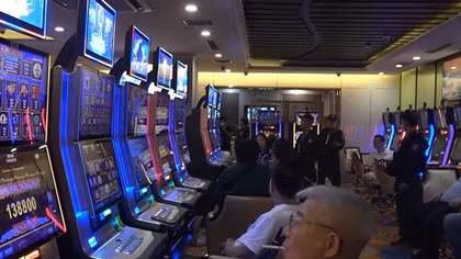 Các đối tượng người nước ngoài đã điều hành đường dây đánh bạc tại King club như thế nào?