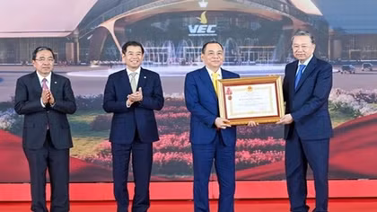 Tập đoàn Vingroup nhận Huân chương Lao động hạng Nhất